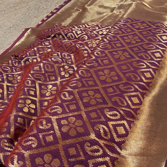 Banarasi silk sari in Onion Purple - Picture 8 of 11